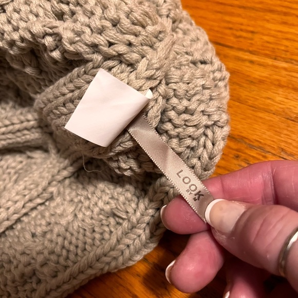 LOOK by M. Chunky Cable Knit Self Pom Tassel Beanie Tan NWOT - Picture 6 of 6